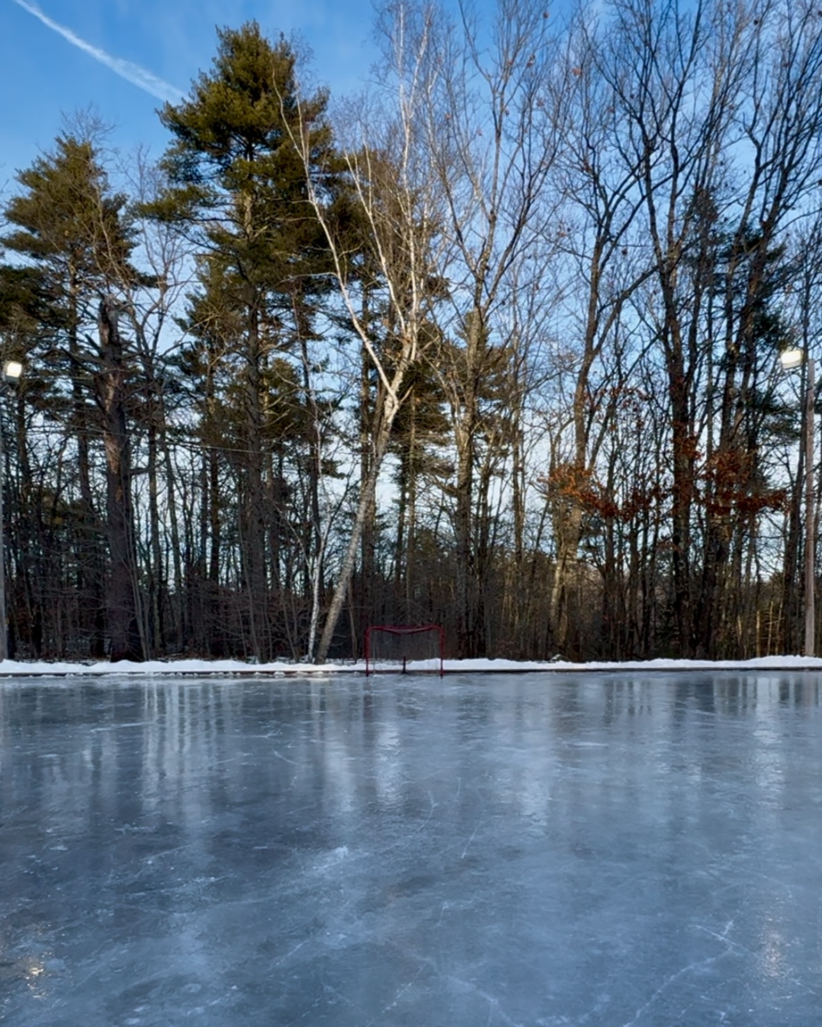 Outdoor Ice Rinks Near Sebago Lake (2025–2026 Guide for Families)